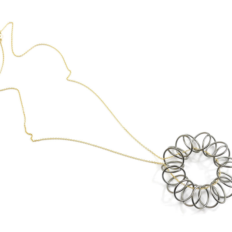 Pendant_Mooncircle_Silver.925°°°_black.Ruthenium_chain.YG.750°°°