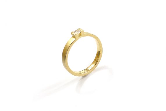 Ring_UpRight_YG750ººº_1